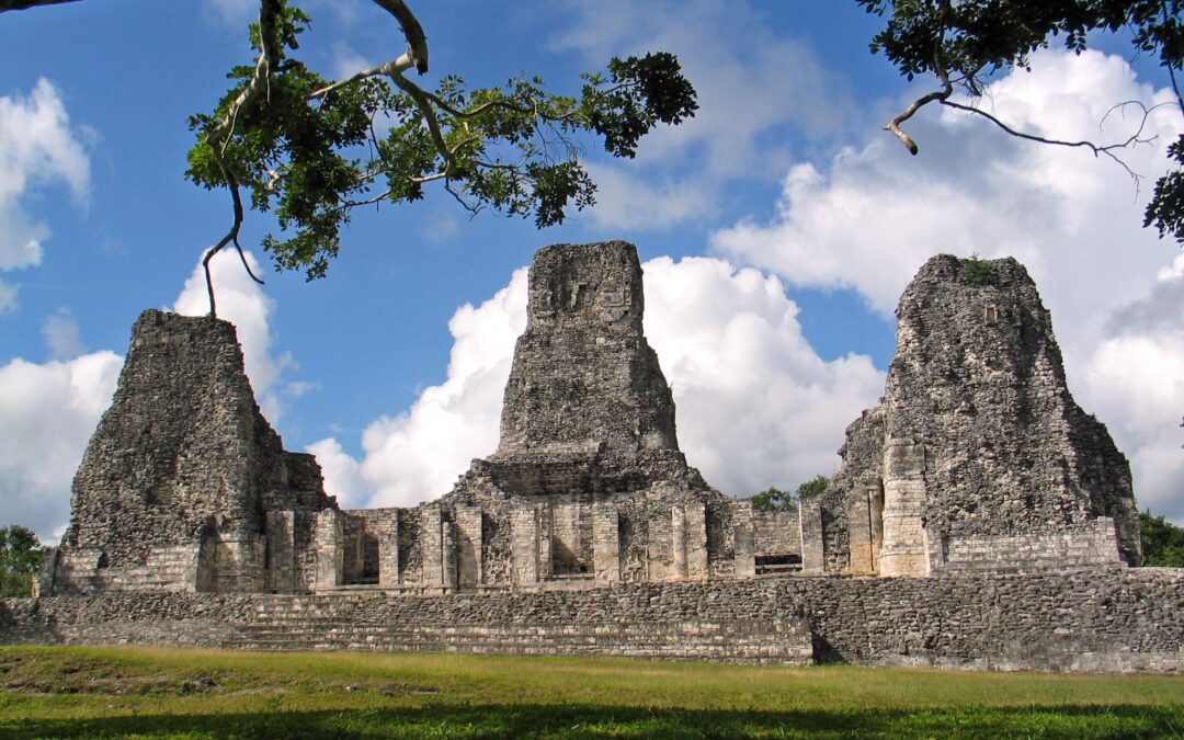 XPUHIL: MISTERIOS DE LA CIVILIZACIÓN MAYA